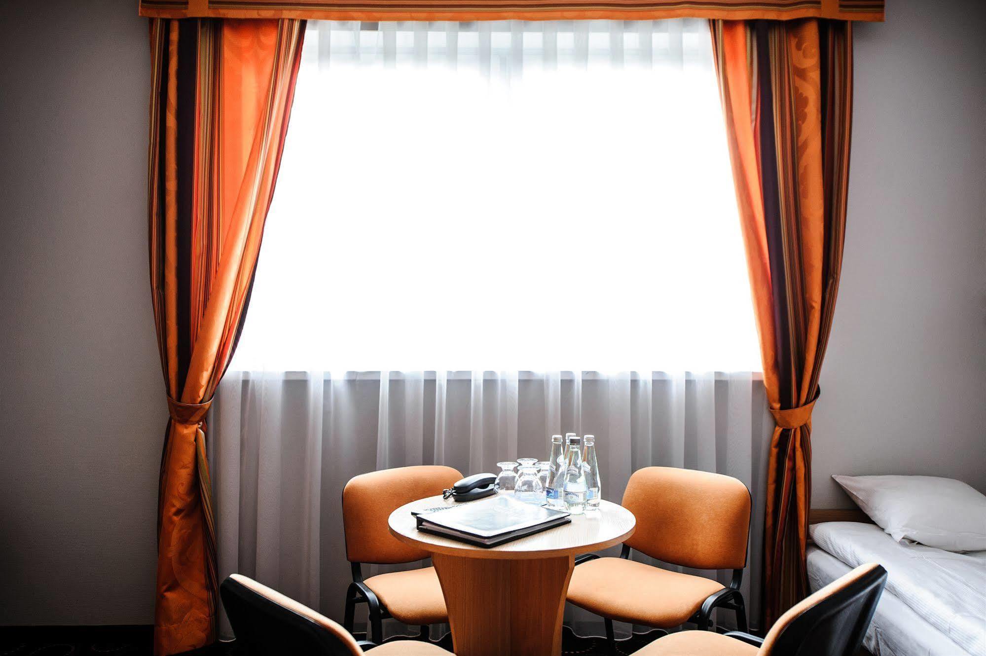 Hotel Aspel Krakow Bagian luar foto