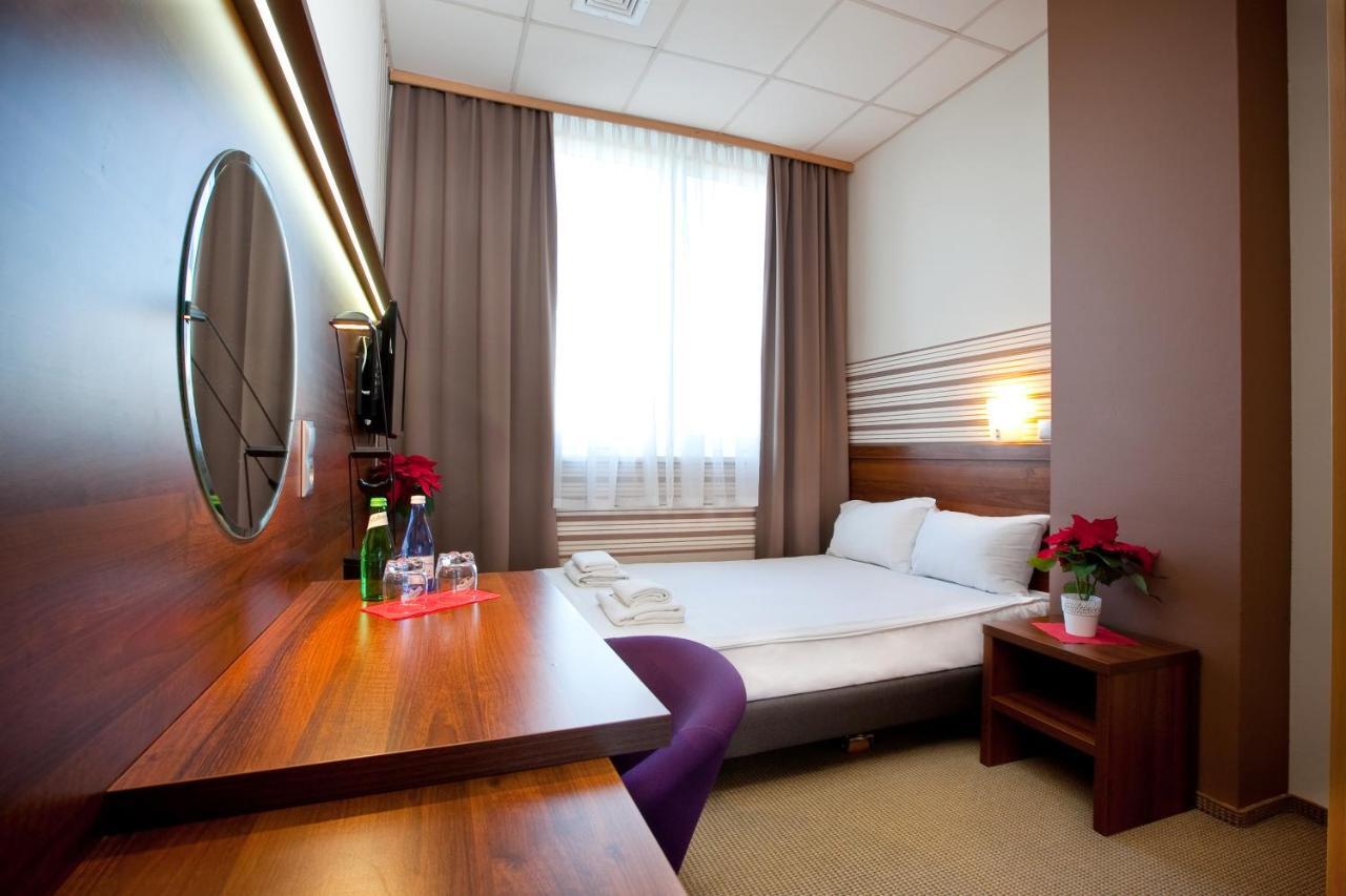 Hotel Aspel Krakow Bagian luar foto