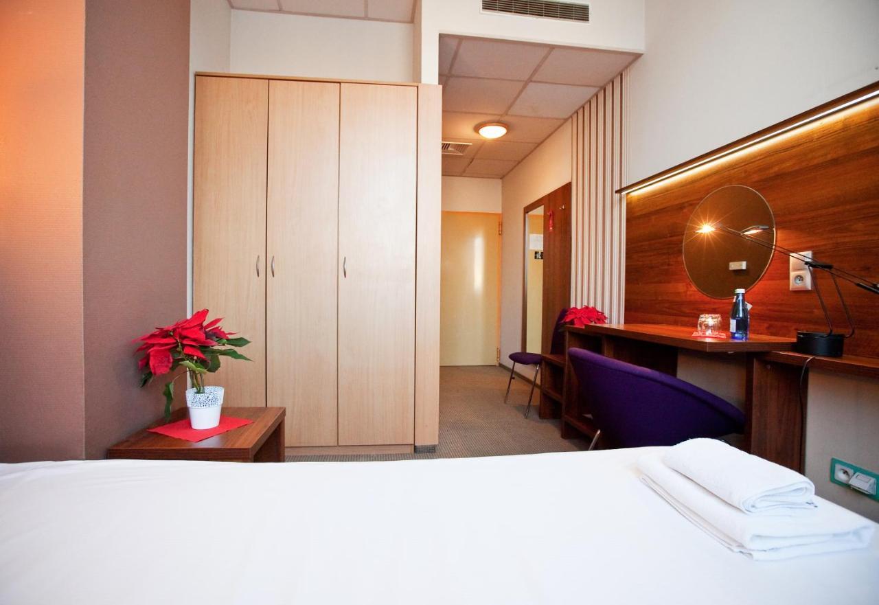 Hotel Aspel Krakow Bagian luar foto