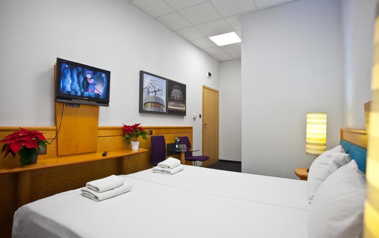 Hotel Aspel Krakow Bagian luar foto