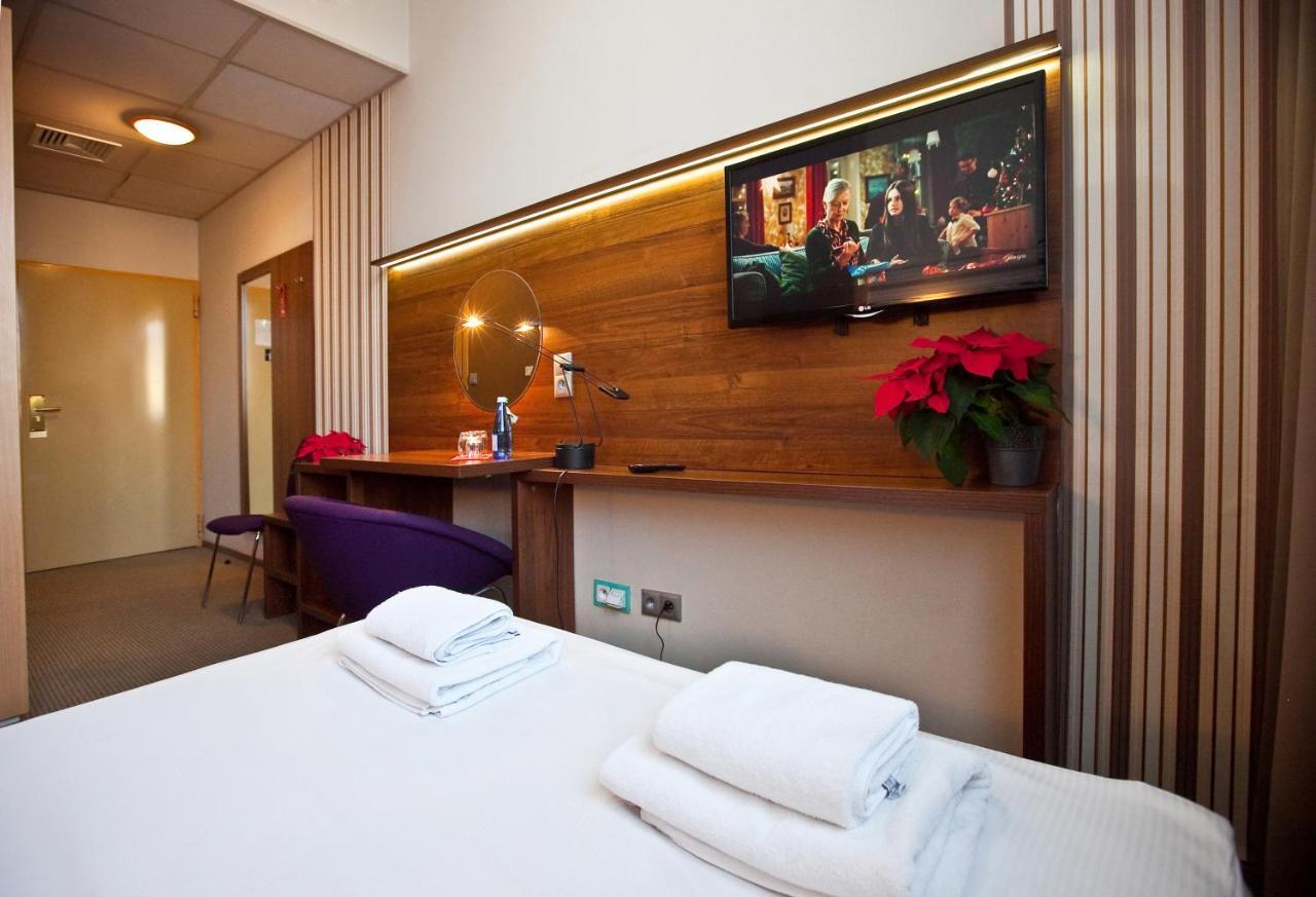 Hotel Aspel Krakow Bagian luar foto